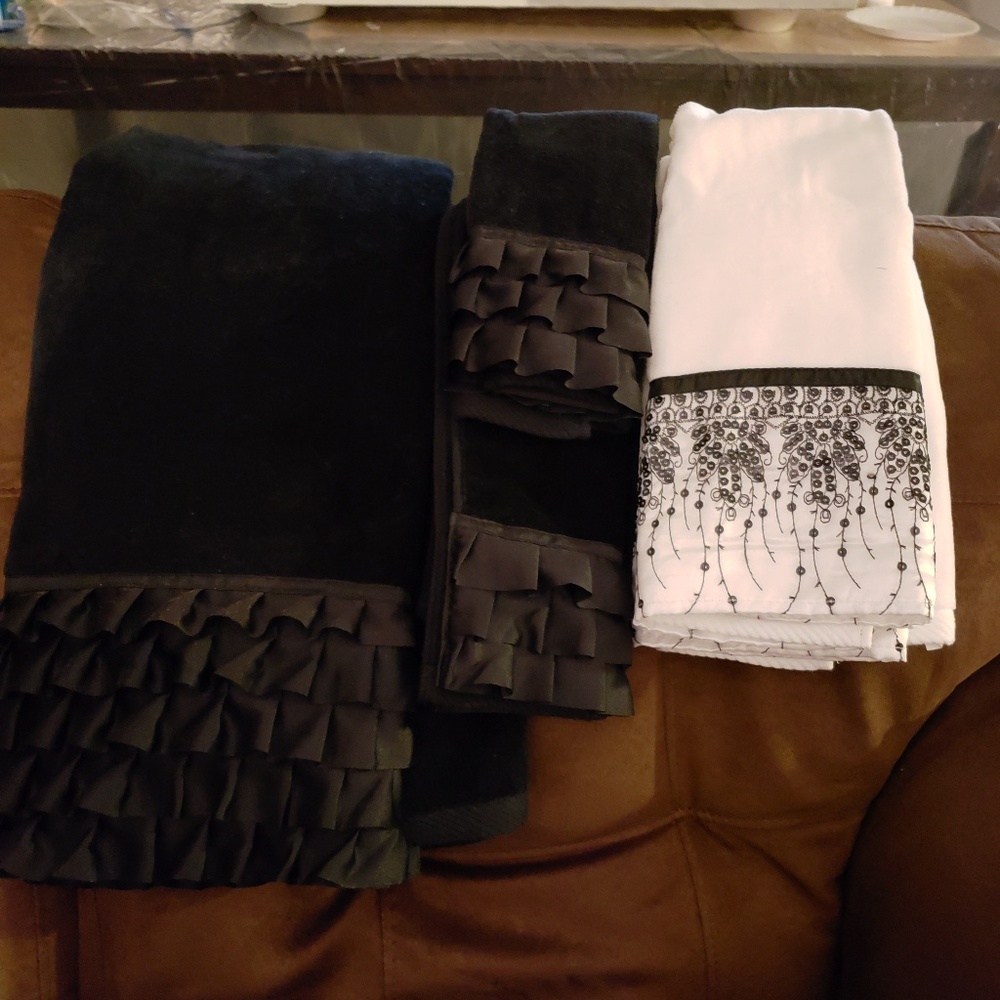 6 Decorative Towels